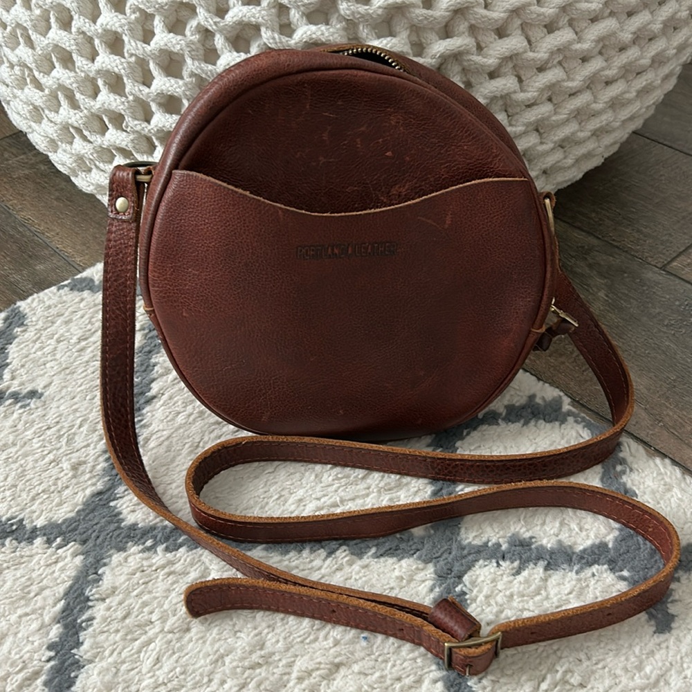 Portland Leather Circle Crossbody (Large) in Nutmeg